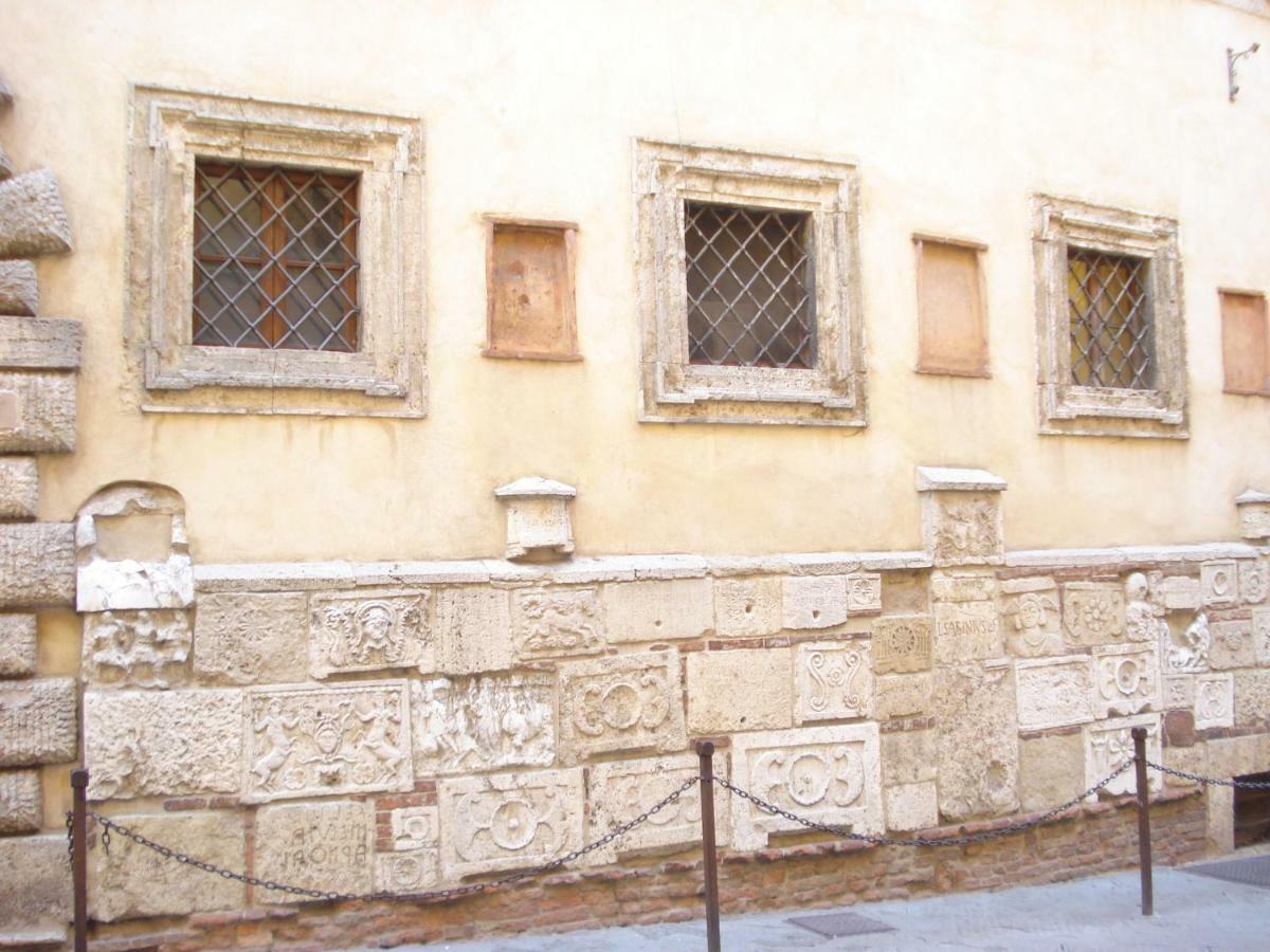 Appartamento In Palazzo Bucelli Montepulciano Exterior photo
